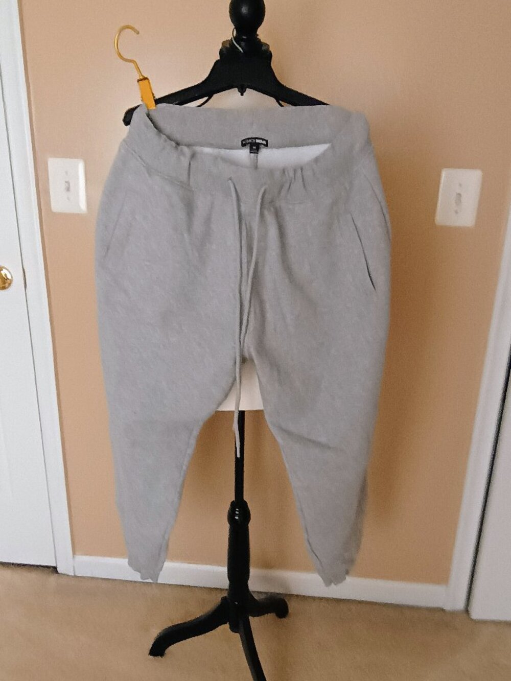 FASHION NOVA-WOMENS GRAY JOGGERS WITH SIDE POCKETS & A BACK POCKET-BRAND NEW-1X